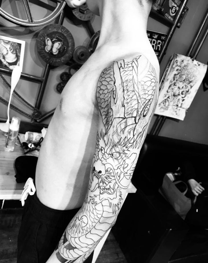 龙遮盖纹身图片_手臂肩部老传统新传统纹身图案