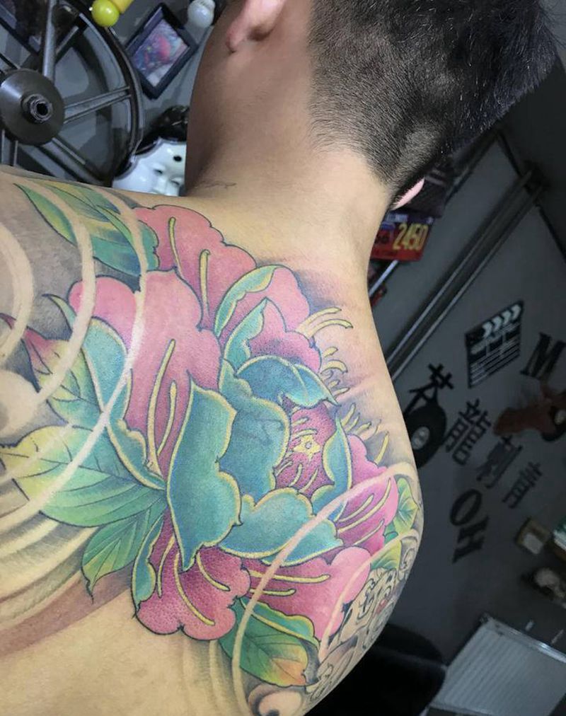 牡丹纹身图片_肩部背部新传统几何纹身图案