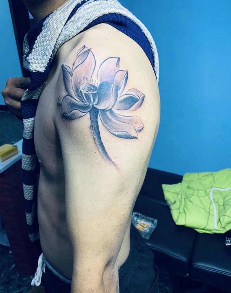 水墨荷花遮盖纹身图片_手臂肩部纹身图案