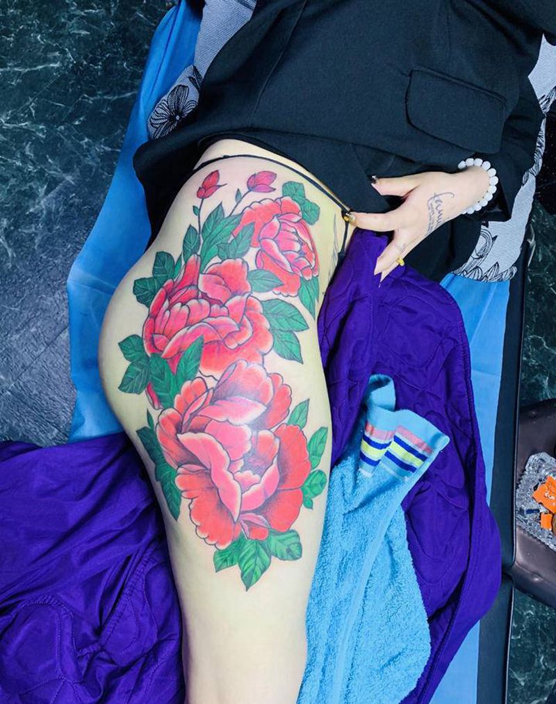 大腿牡丹纹身图片_臀部腿部新传统纹身图案