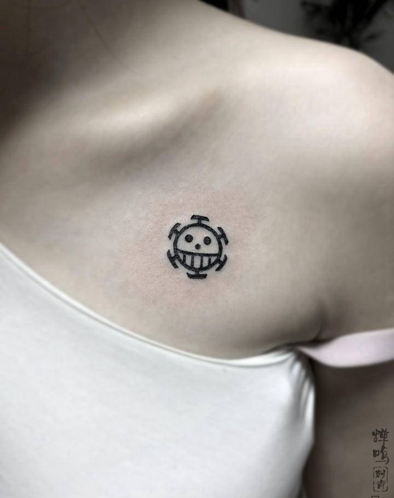 红心海贼团纹身图片_胸部图腾纹身图案