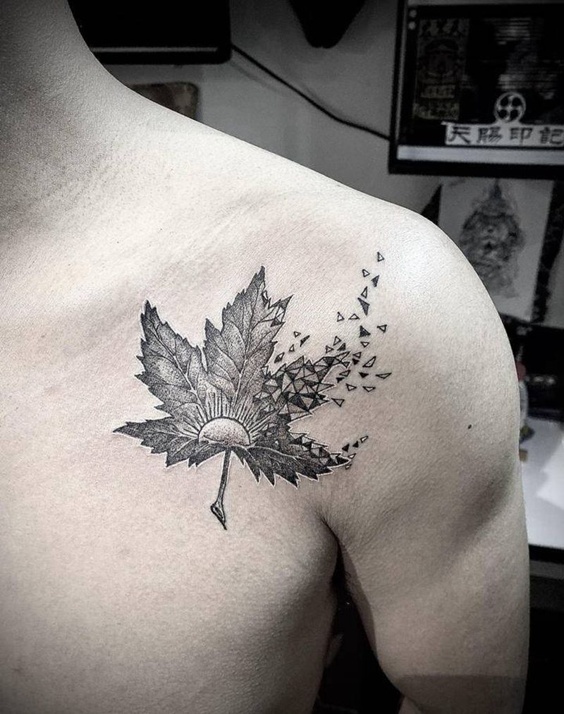 枫叶纹身图片_胸部点刺欧美写实纹身图案