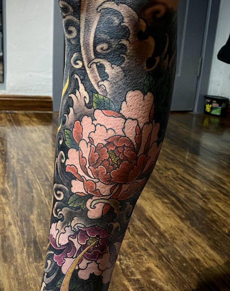 凤凰牡丹纹身图片_腿部老传统新传统纹身图案