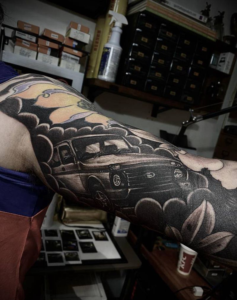 花臂纹身图片_手臂欧美写实老传统纹身图案