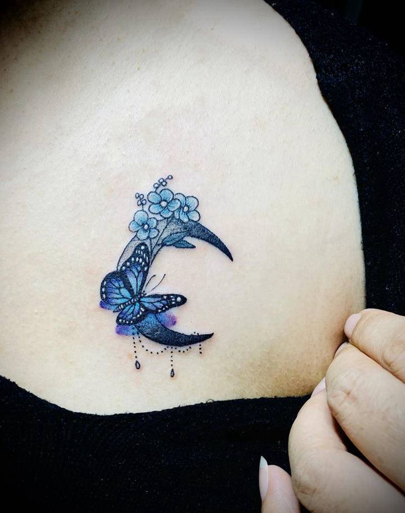 蝴蝶纹身图片_胸部水彩纹身图案