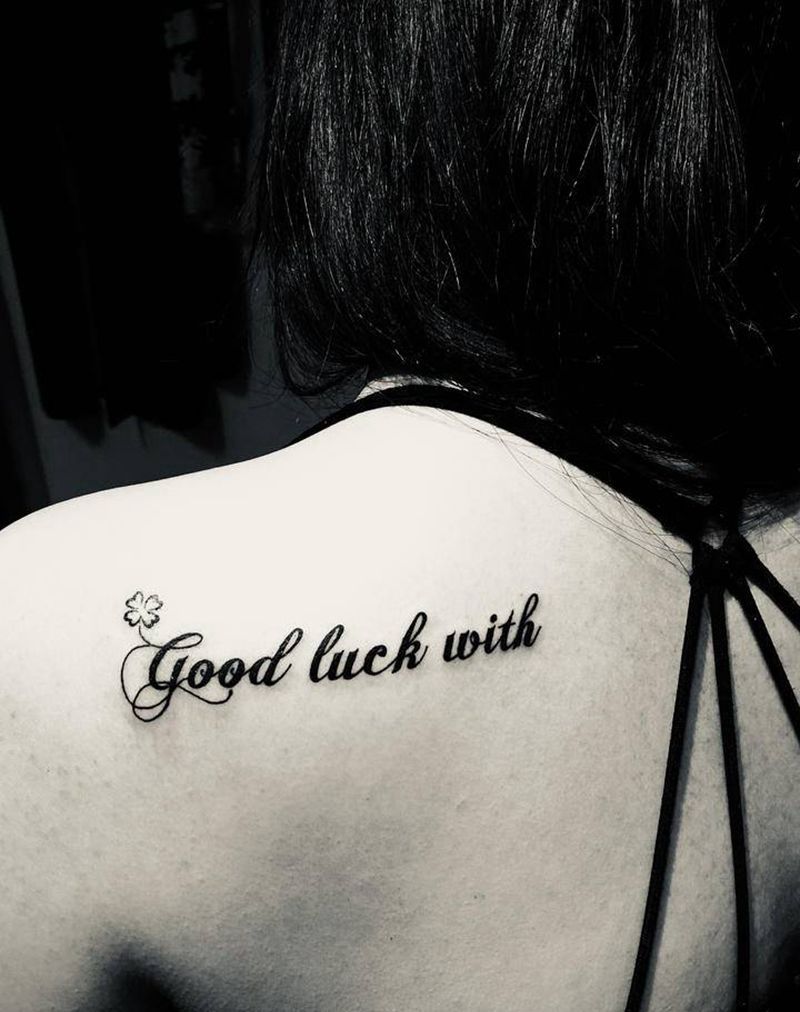 英文纹身图片_背部肩部花体字图腾纹身图案