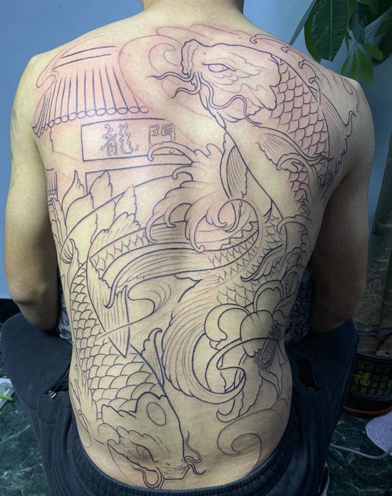 鲤鱼跳龙门纹身图片_背部新传统纹身图案