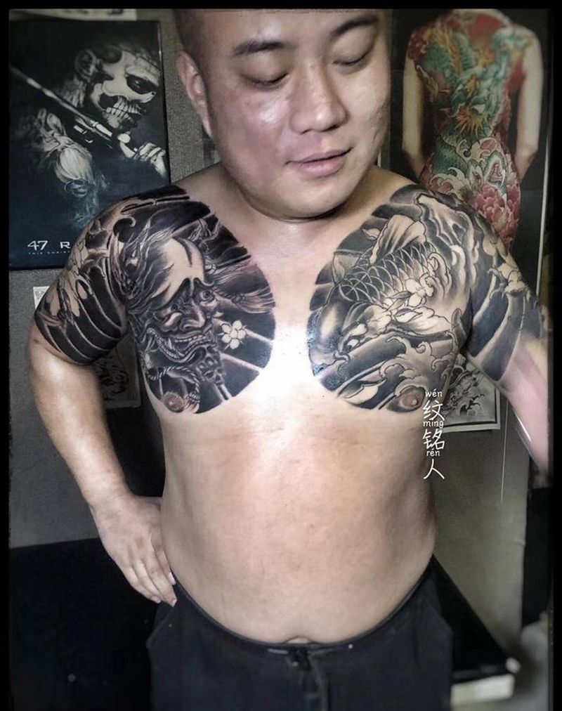 双半甲后期彩色全程无痛纹身图片_肩部胸部新传统纹身图案