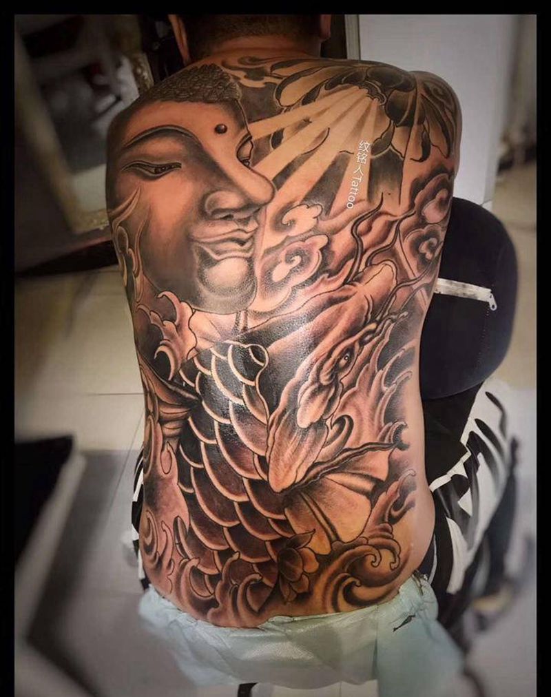 后背佛鱼荷花  顾客自选图纹身图片_背部新传统纹身图案