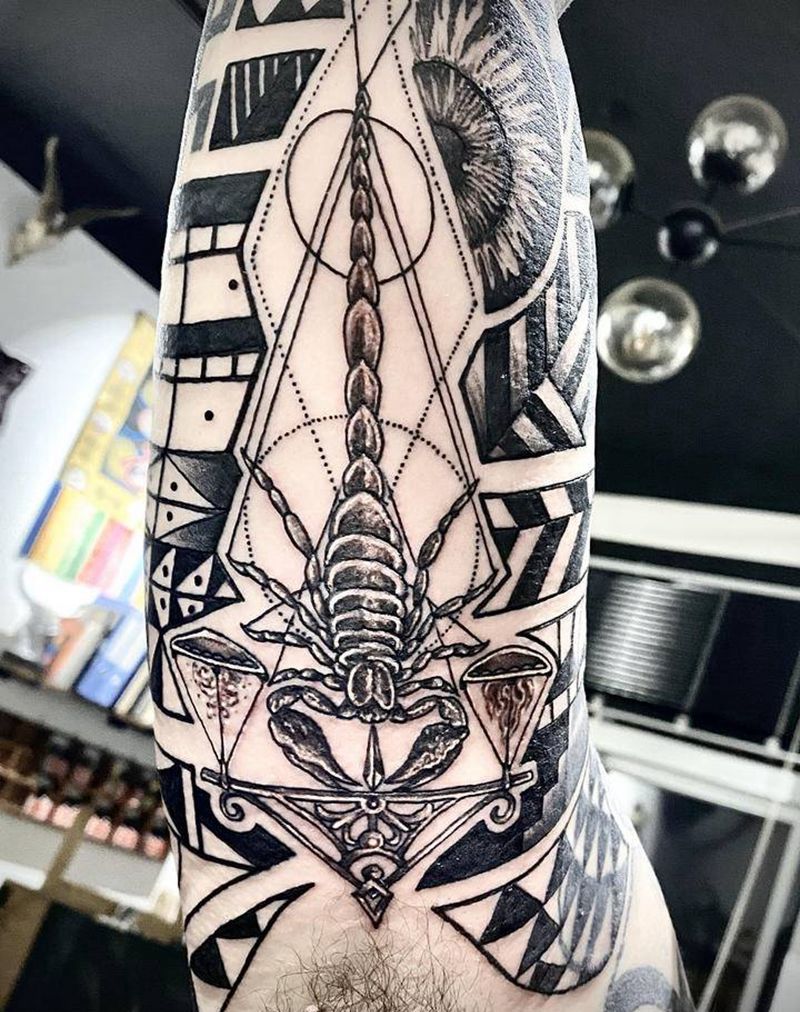 天蝎与天秤纹身图片_手臂点刺几何纹身图案
