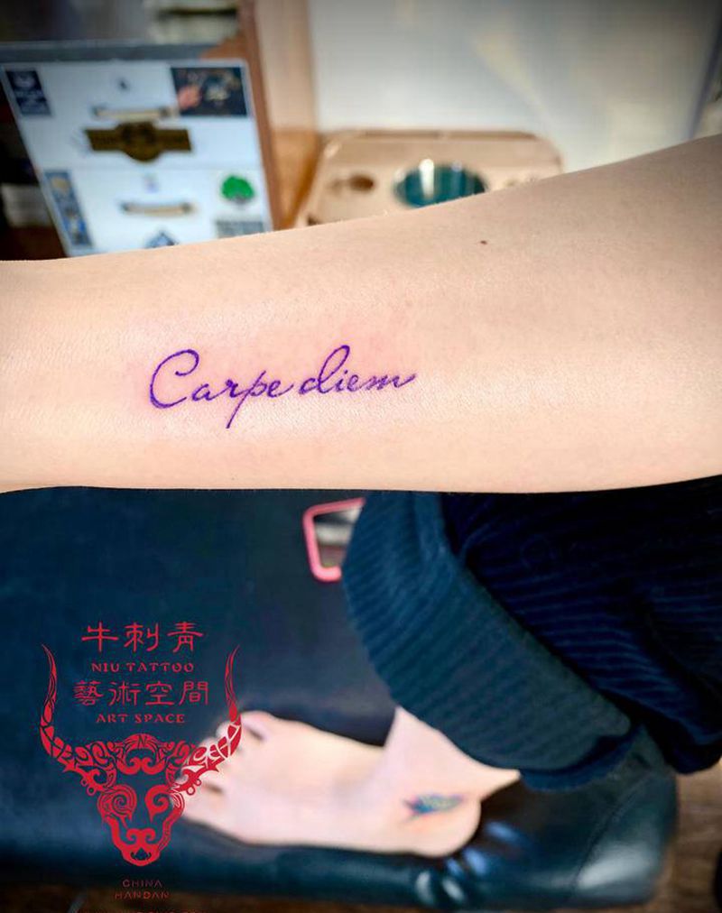 字母纹身图片_手臂手部花体字纹身图案