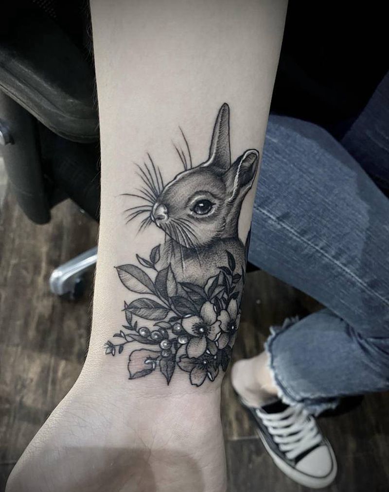 兔子纹身图片_手臂手部欧美写实点刺纹身图案