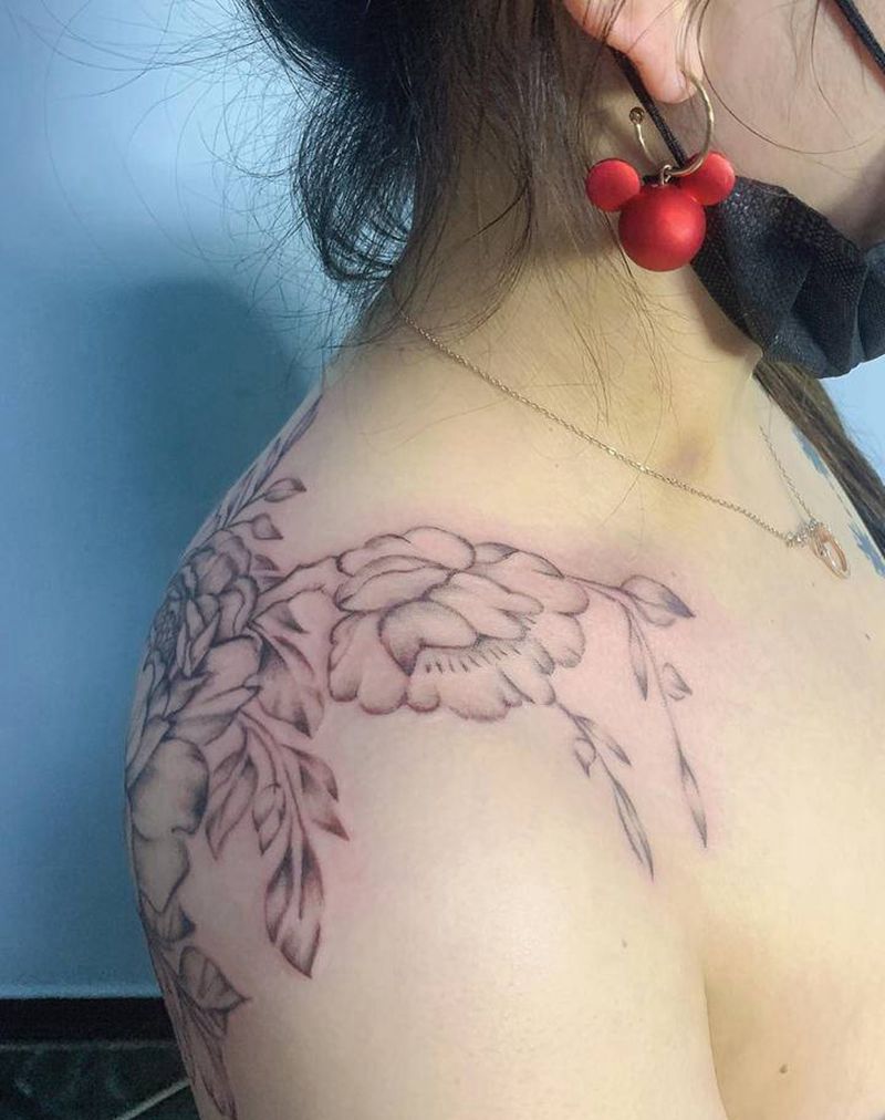 素花纹身图片_肩部水墨纹身图案