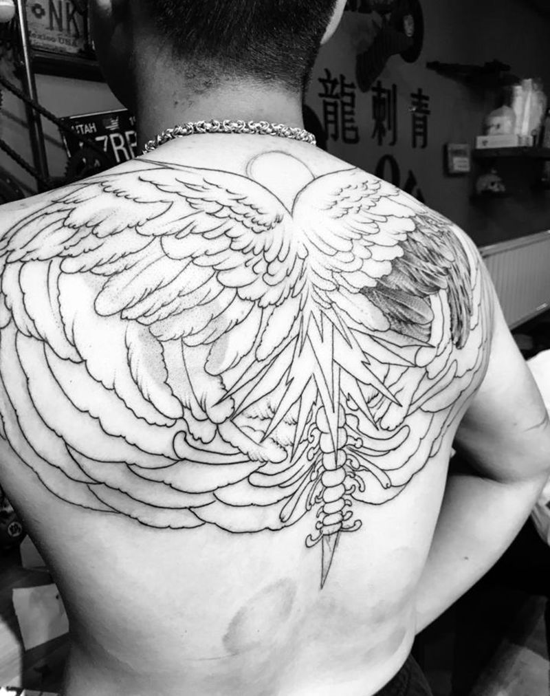 翅膀纹身图片_背部新传统纹身图案