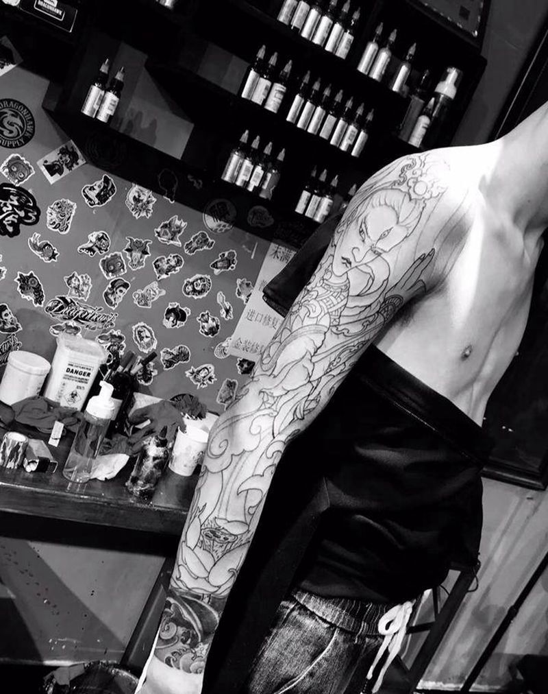 二郎神纹身图片_肩部手臂新传统纹身图案