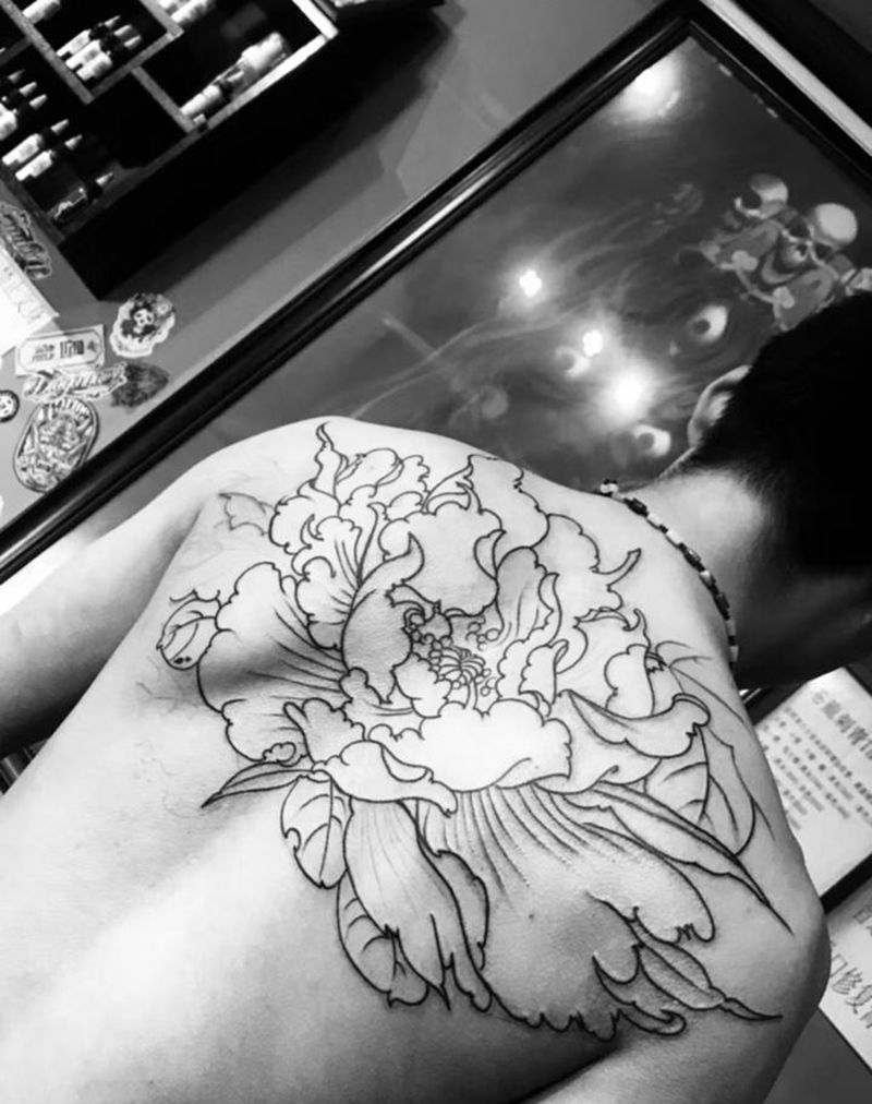 后背牡丹纹身图片_背部新传统纹身图案