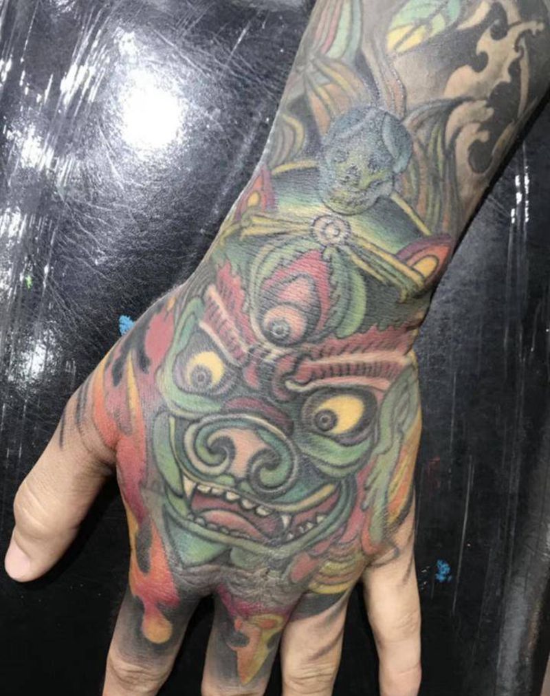 花手纹身图片_手部新传统纹身图案