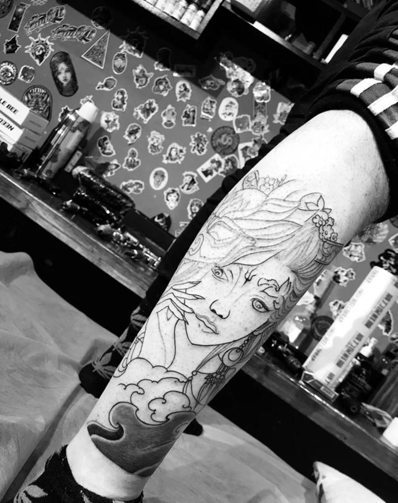 小腿艺妓纹身图片_脚部新传统纹身图案