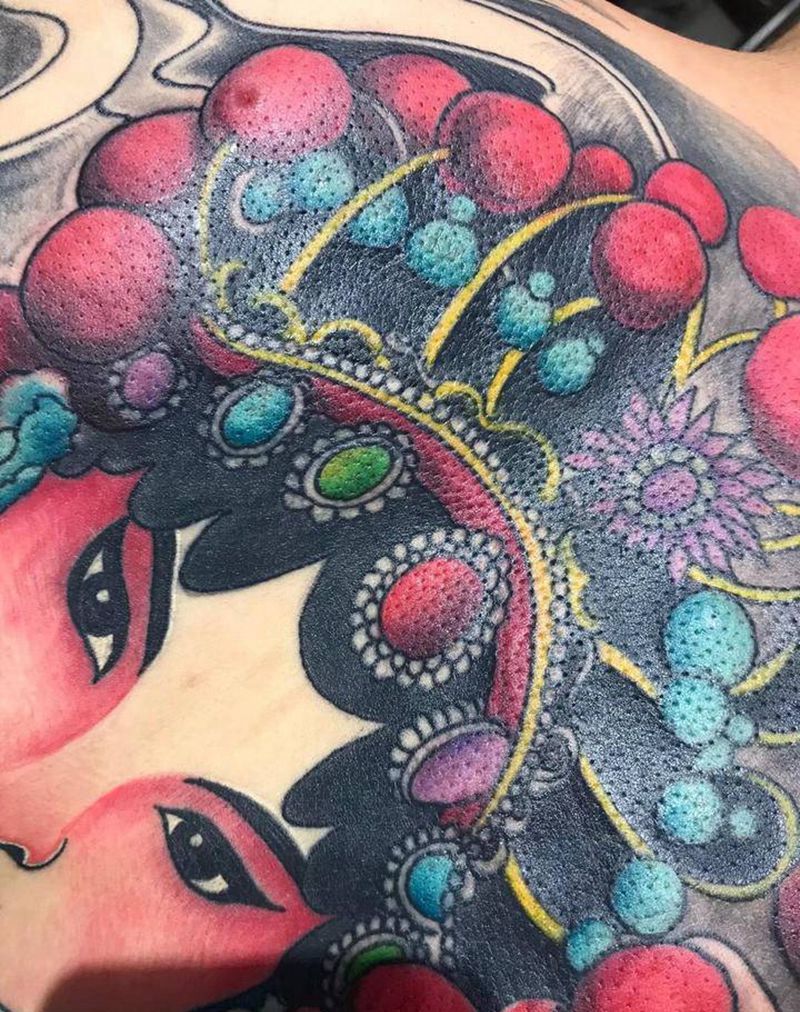 修改花旦纹身图片_臀部背部新传统纹身图案