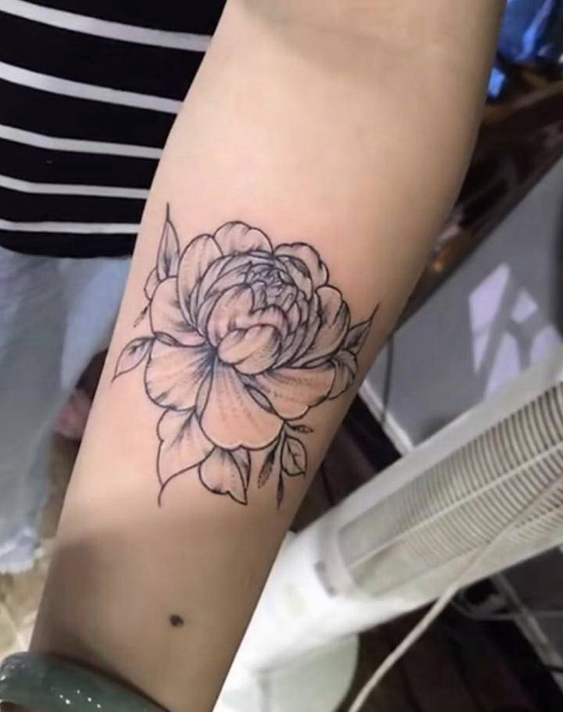 素花纹身图片_手臂新传统点刺纹身图案