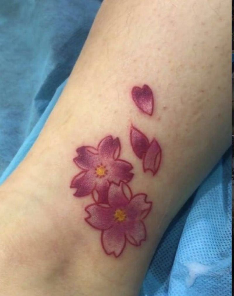 樱花纹身图片_脚部新传统水彩纹身图案