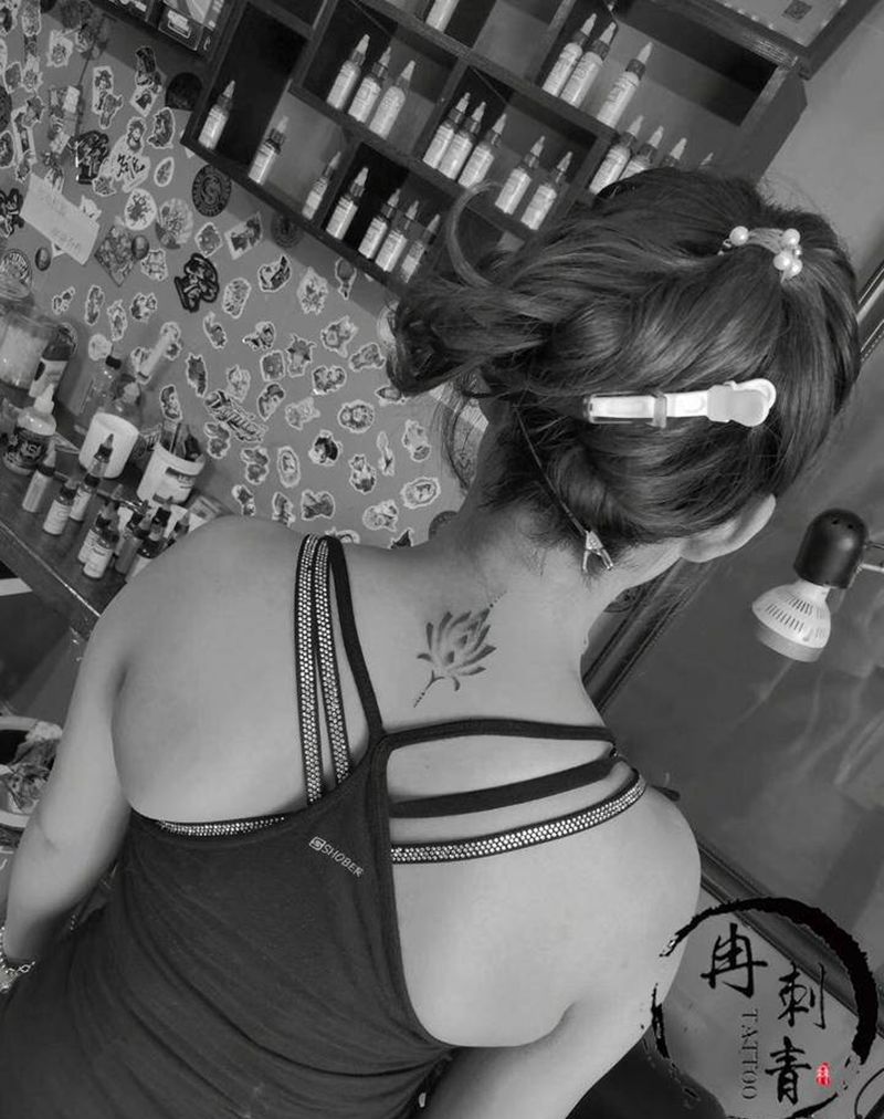 水墨。纹身图片_颈部水墨几何纹身图案