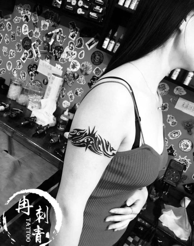 图腾遮盖纹身图片_肩部手臂图腾纹身图案