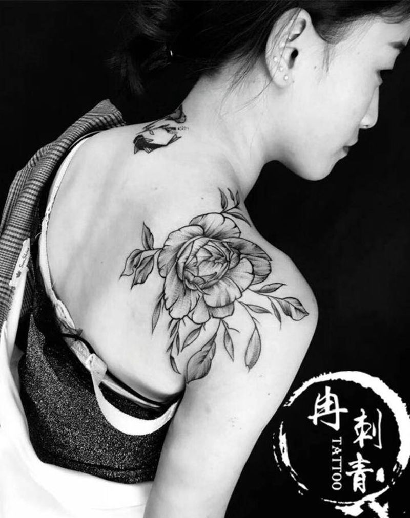 素花。纹身图片_肩部新传统点刺纹身图案