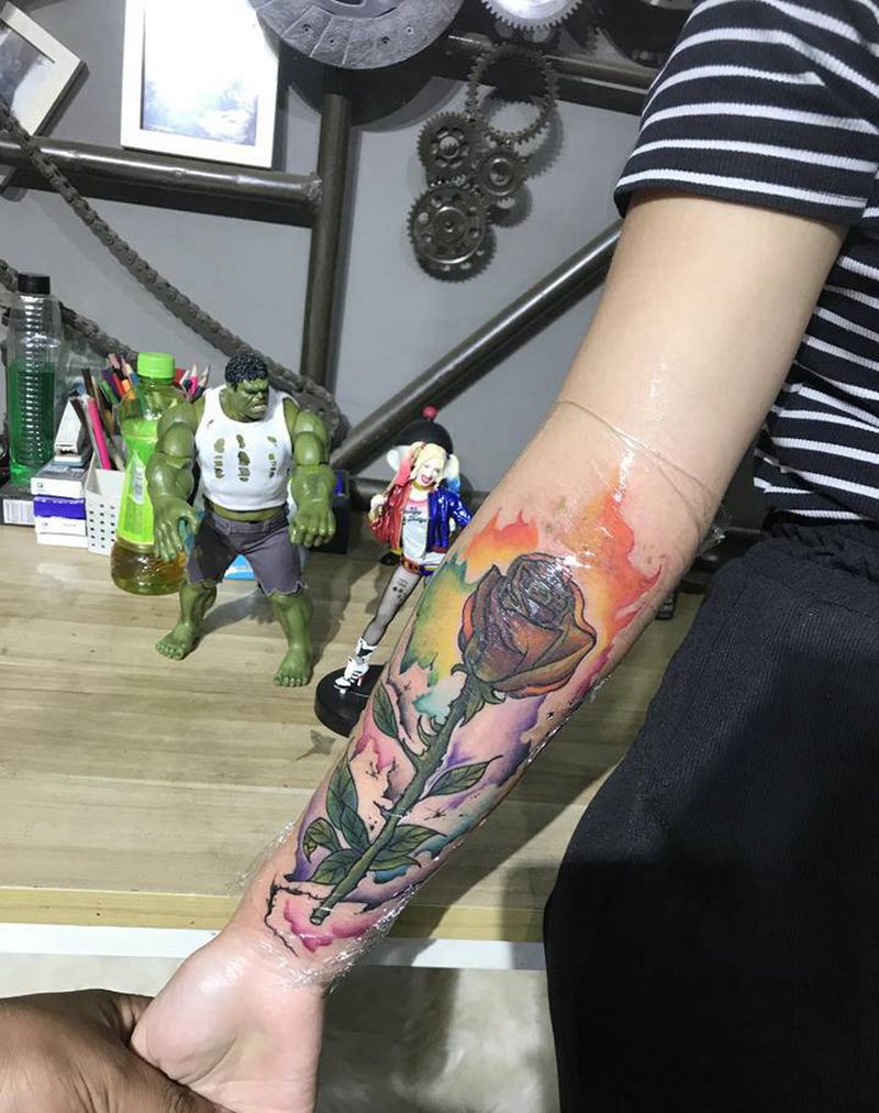 修改花纹身图片_手臂新传统水彩纹身图案