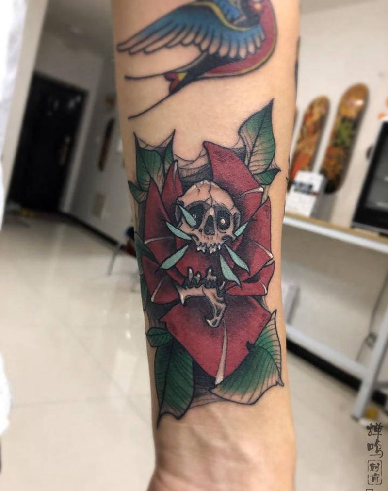 ☠️玫瑰花纹身图片_手臂Old School纹身图案