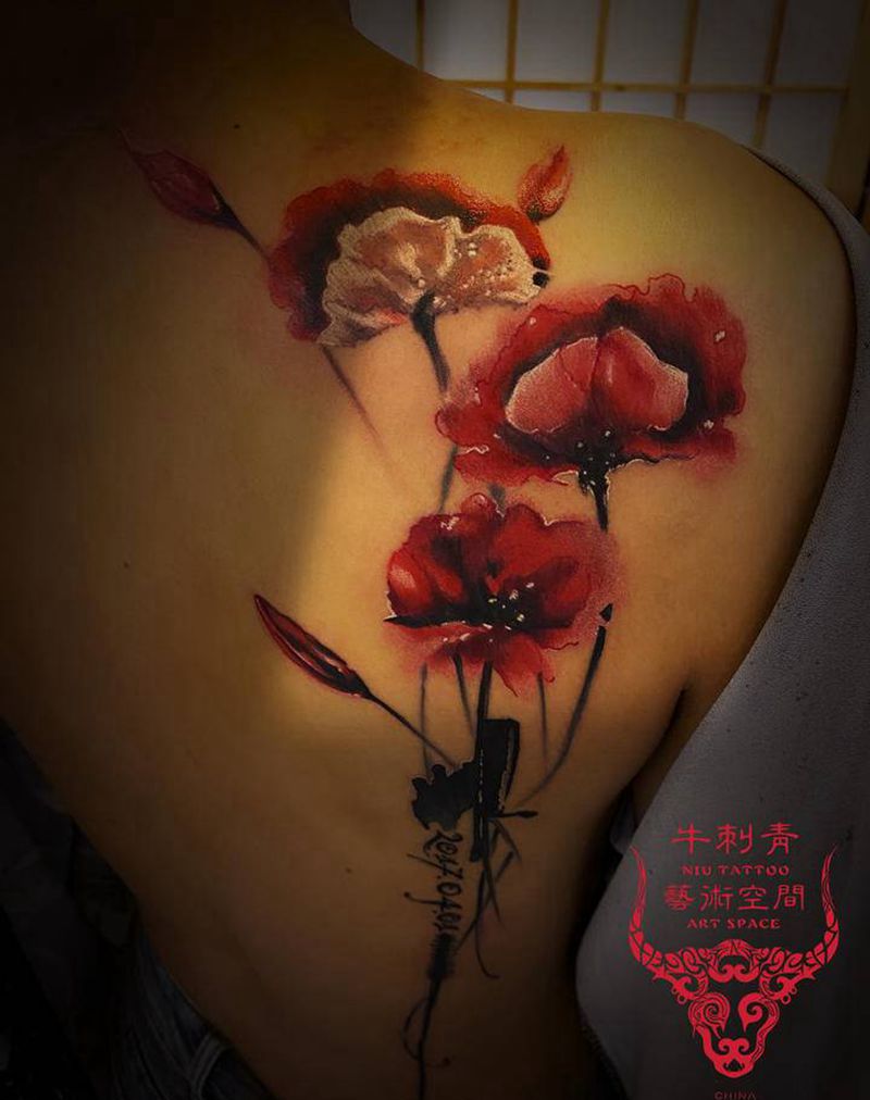 罂粟花纹身图片_背部欧美写实水彩纹身图案