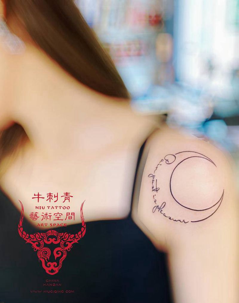 小清新纹身图片_胸部颈部几何纹身图案