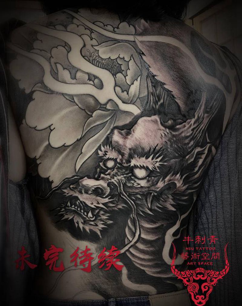 龙纹身图片_背部水墨新传统纹身图案