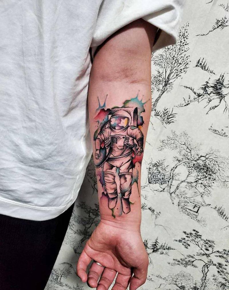 宇航员纹身图片_手臂水彩纹身图案