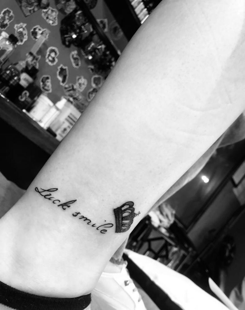 字母纹身图片_腿部脚部几何纹身图案