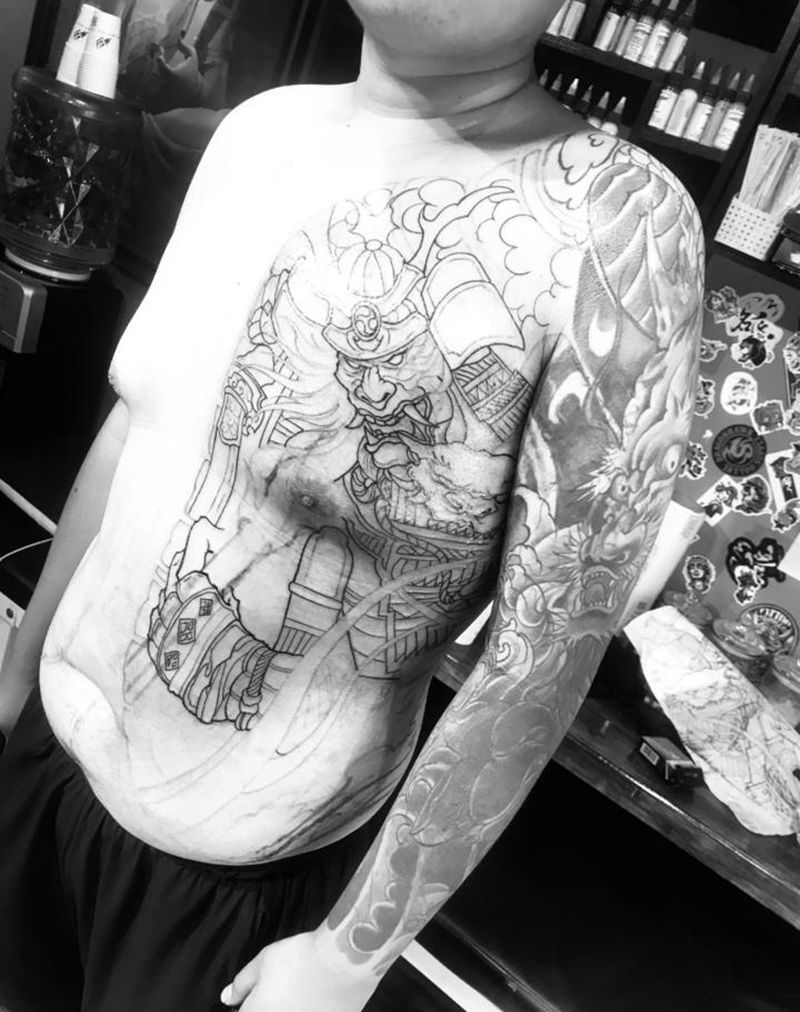 开衫，鬼武纹身图片_胸部腹部老传统纹身图案