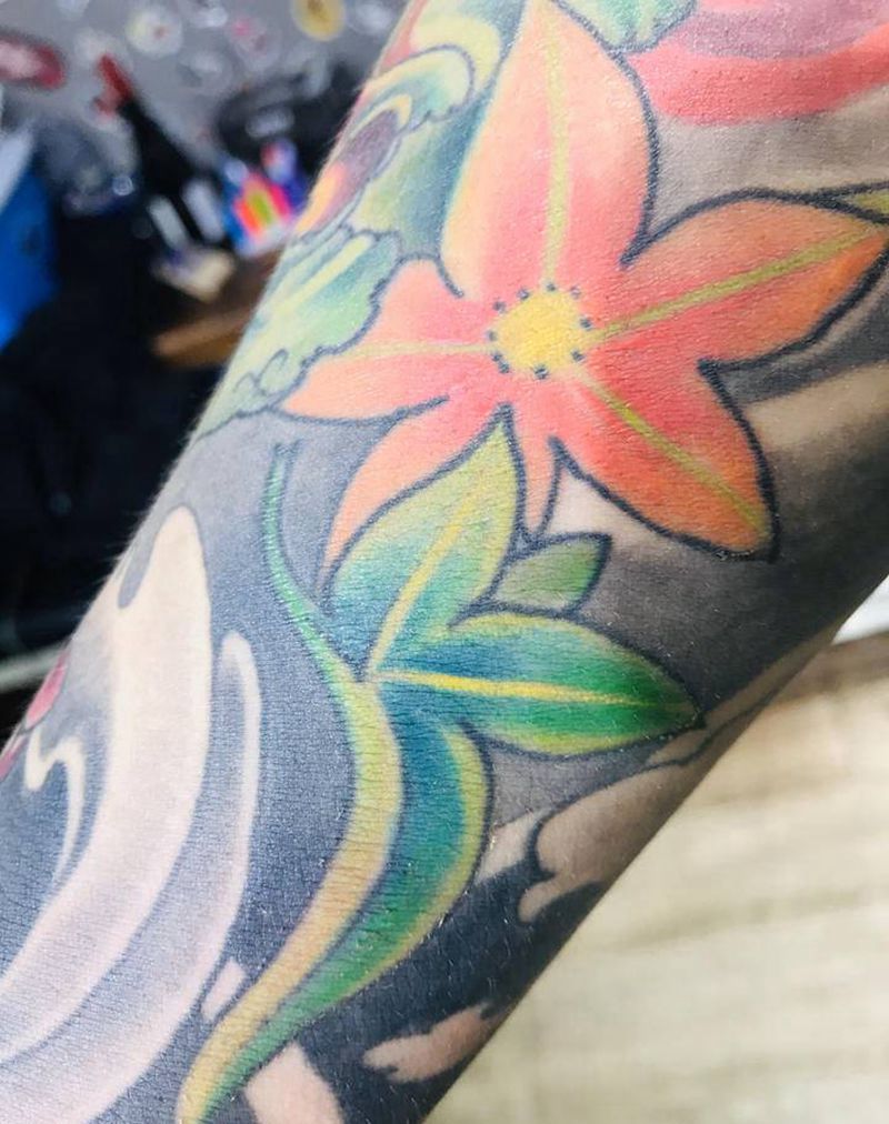 花臂纹身图片_手臂肩部新传统水彩纹身图案