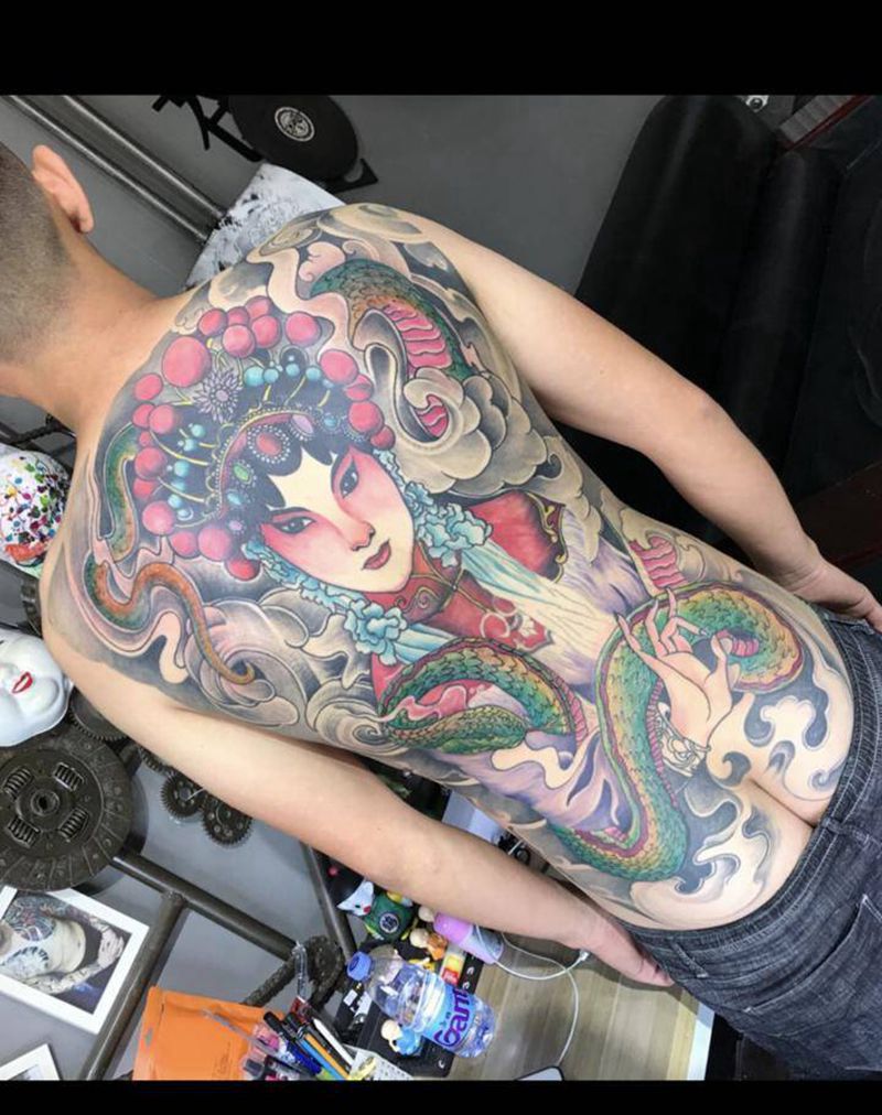 花旦修改纹身图片_肩部背部新传统水彩纹身图案