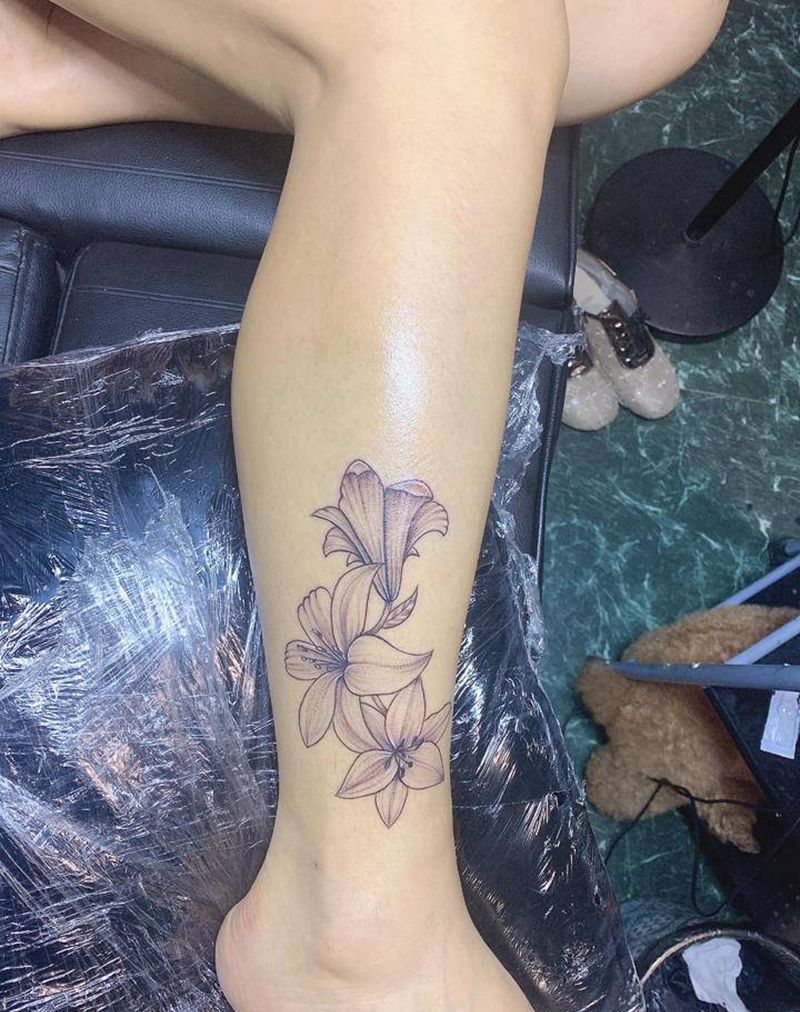 素花百合纹身图片_脚部新传统纹身图案