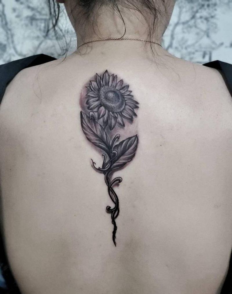 太阳花纹身图片_背部欧美写实纹身图案