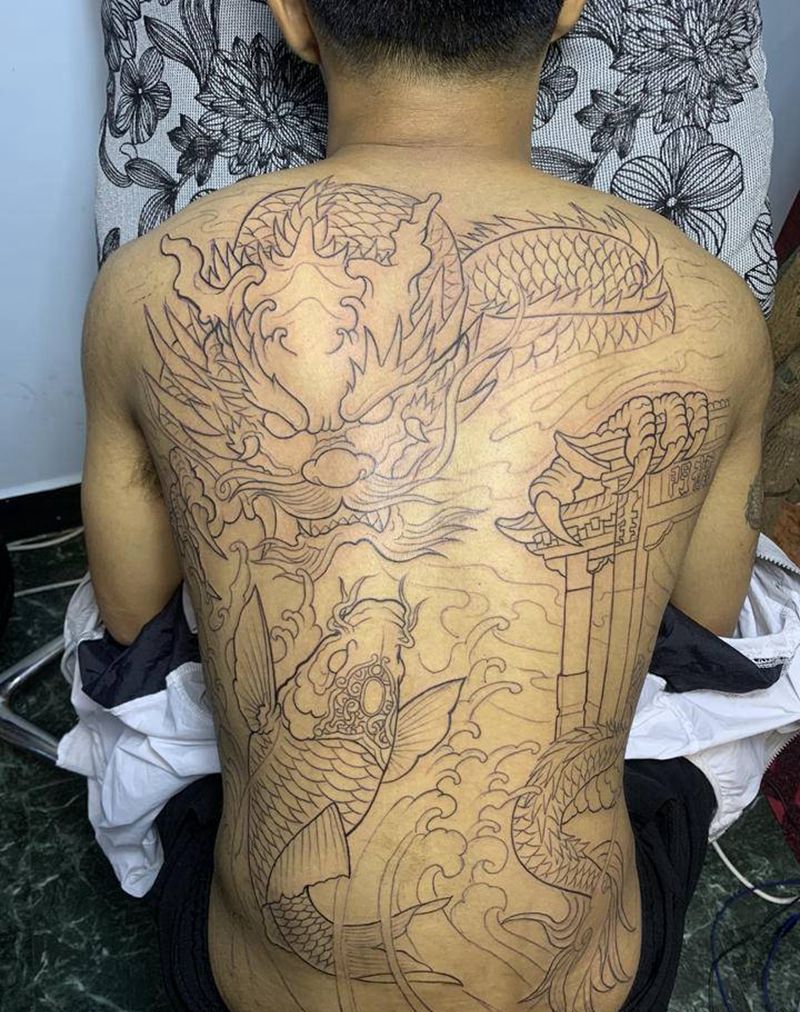 鱼跃龙门线条纹身图片_背部新传统纹身图案