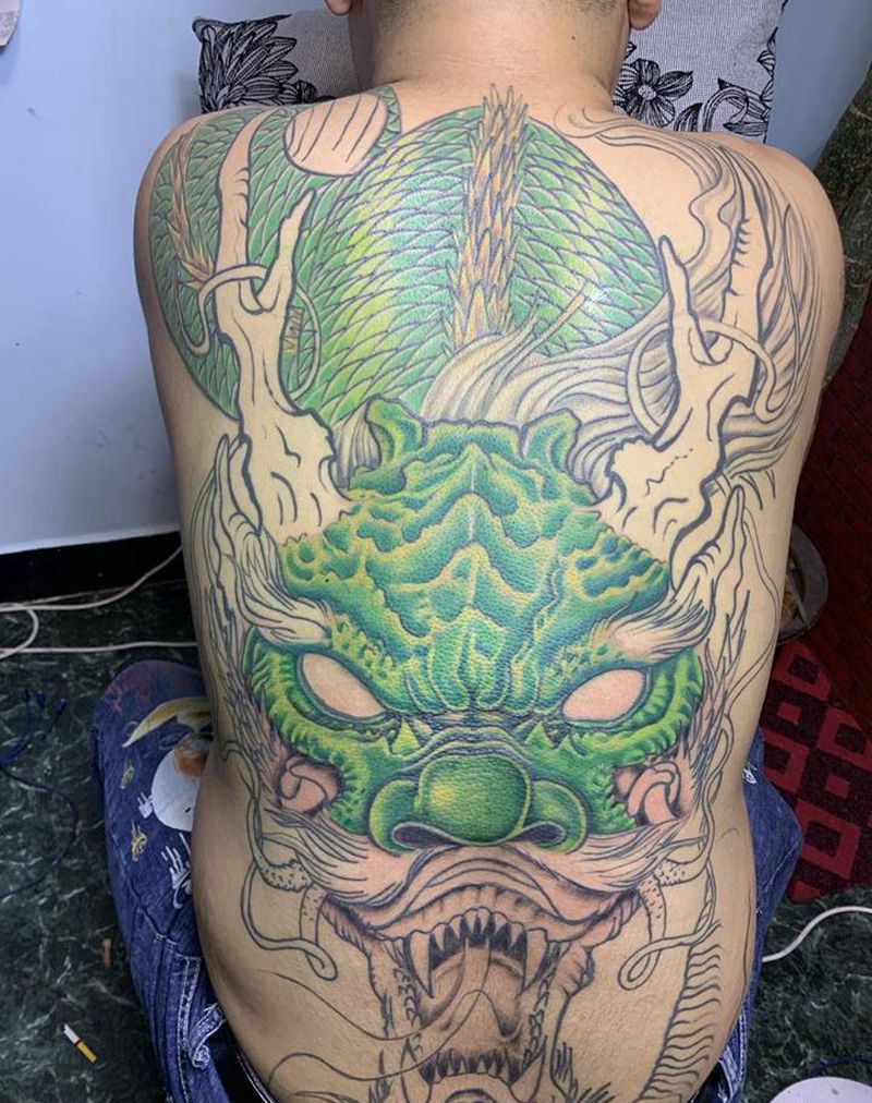 满背包臀青龙未完成纹身图片_背部臀部新传统纹身图案