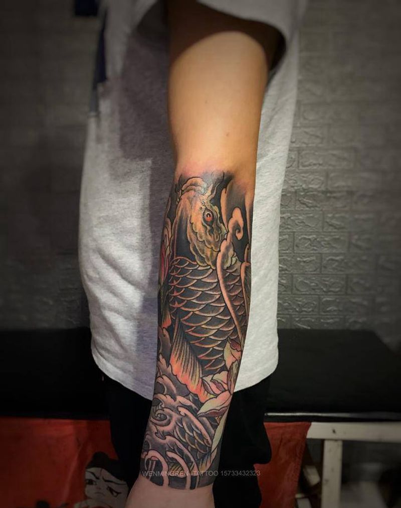 包小臂锦鲤纹身图片_手臂新传统纹身图案