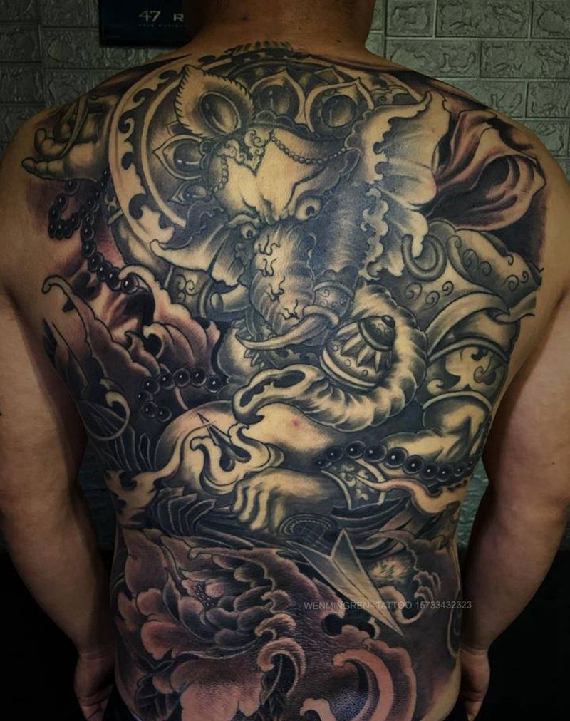 满背象神纹身图片_背部新传统纹身图案