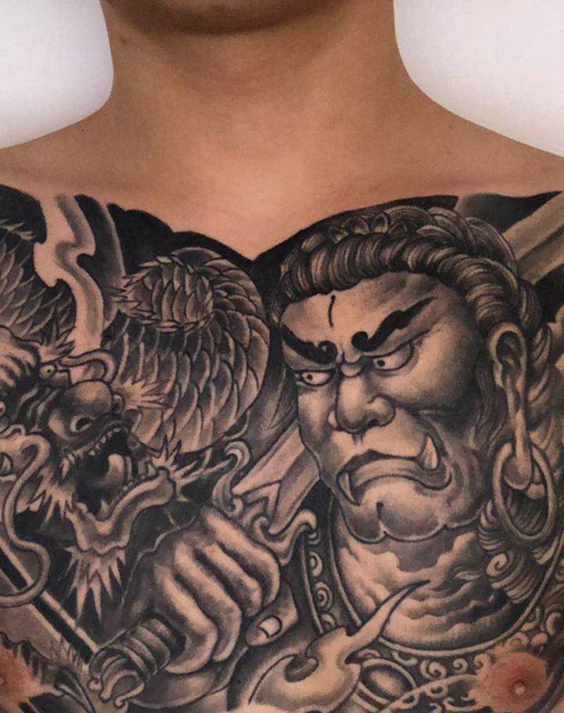 花胸不动冥王 不动尊纹身图片_胸部新传统纹身图案