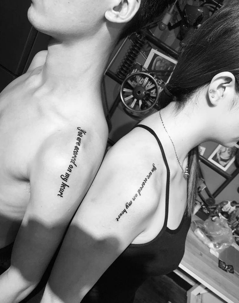 情侣字母纹身图片_肩部新传统花体字纹身图案