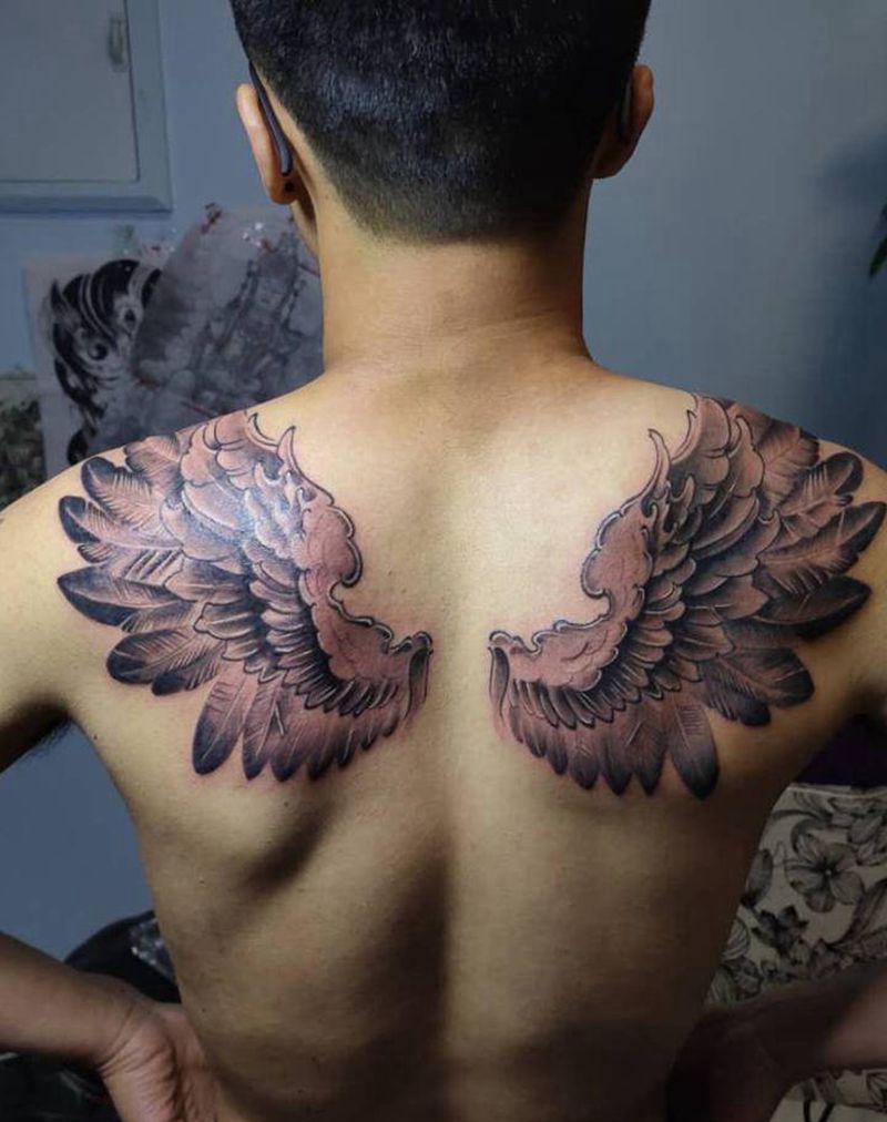 翅膀纹身图片_背部新传统纹身图案
