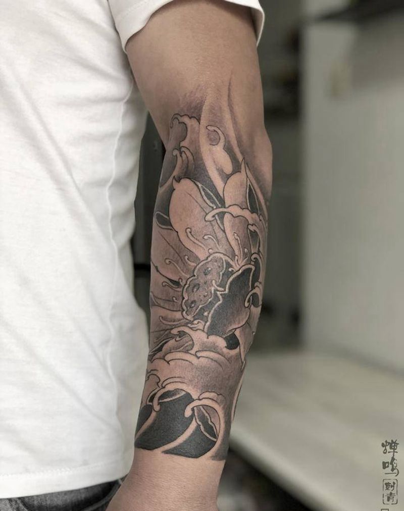 荷花纹身图片_手臂新传统纹身图案