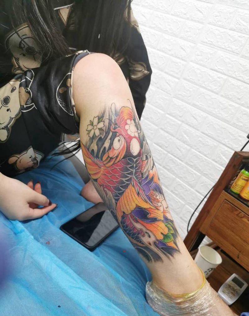 鱼纹身图片_腿部老传统纹身图案