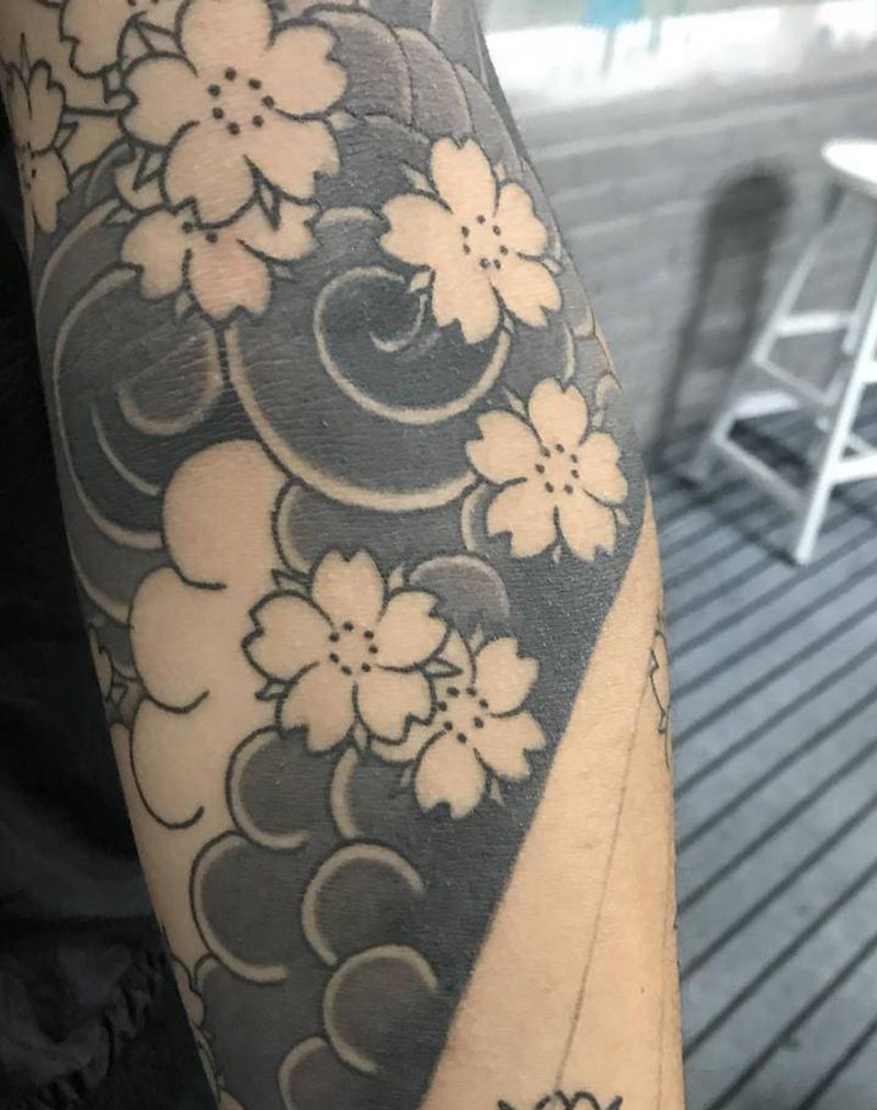 嗯哼纹身图片_手臂纹身图案